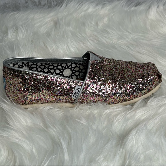 Tom’s red/green/silver and gold sparkle loafers size 6.5 - Picture 2 of 6
